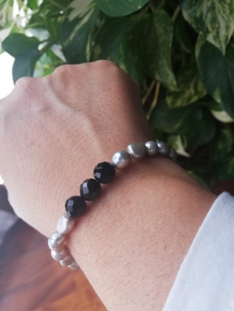 Bracciale black and white ( con perle di fiume e onice nera)